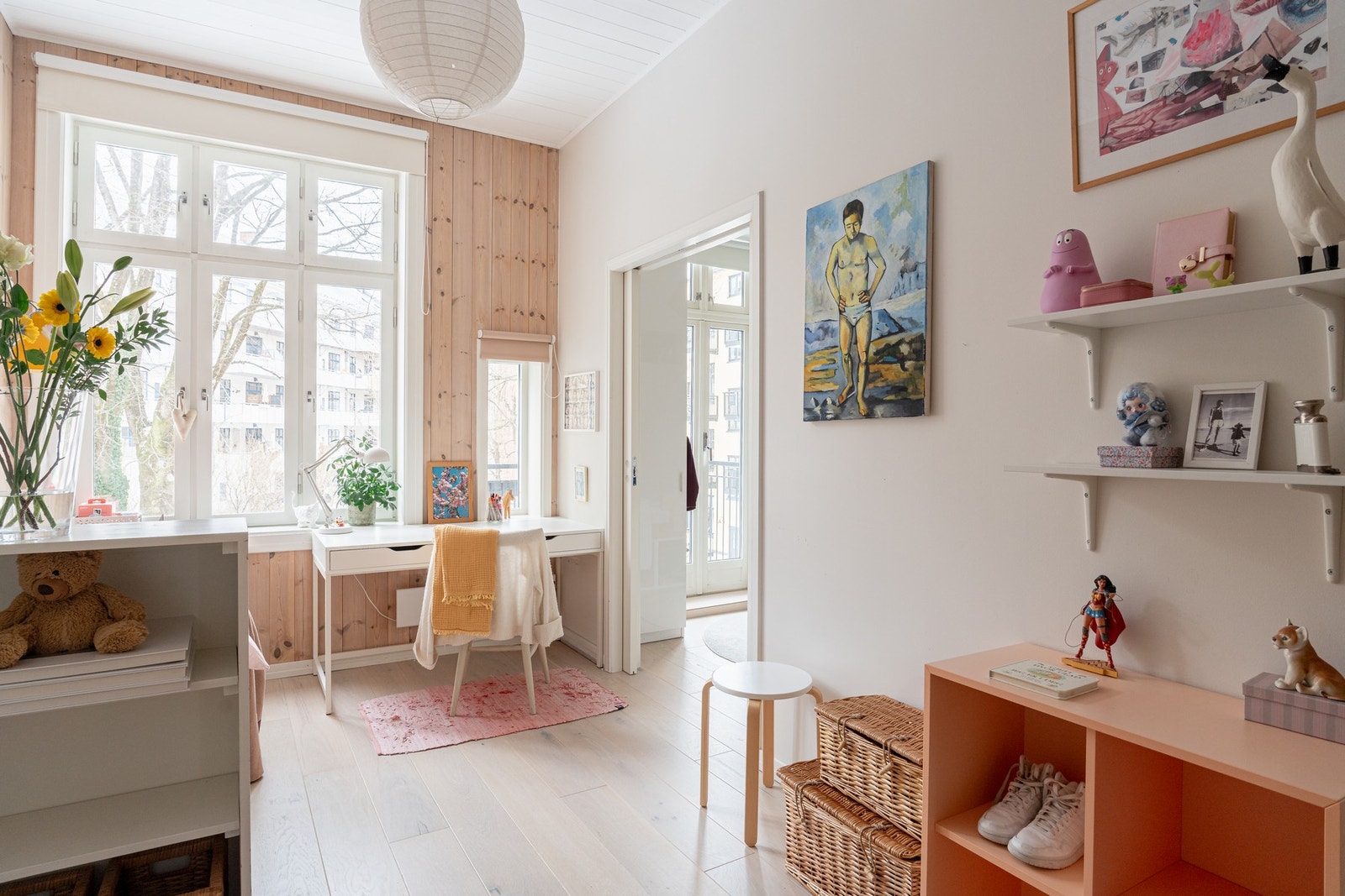 Rommet gir god fleksibilitet i innredningen og er enkelt å tilpasse ulike livsfaser, enten du ønsker flere soverom, arbeidsplass eller kombinasjonsrom. Galleribilde