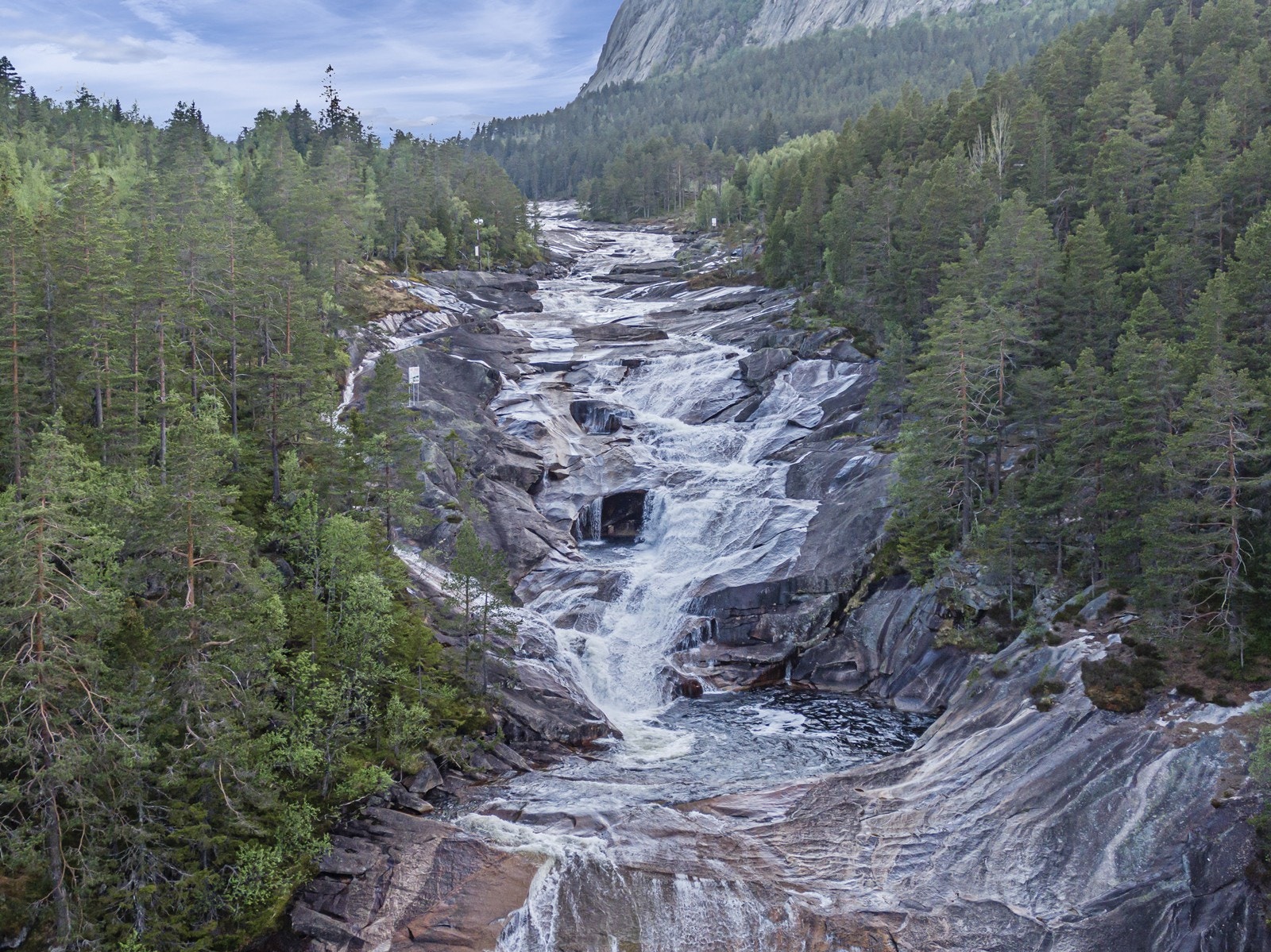 Om sommeren er det gode muligheter for korte og lange turer i Setesdal vesthei Galleribilde