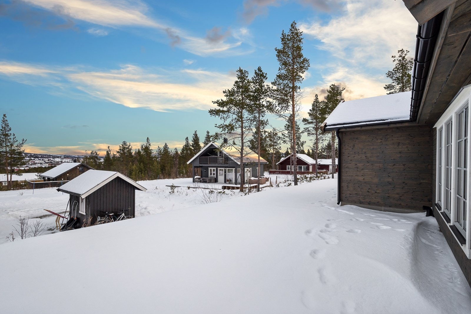 Terrassen måler et areal på hele 53 kvm. Galleribilde