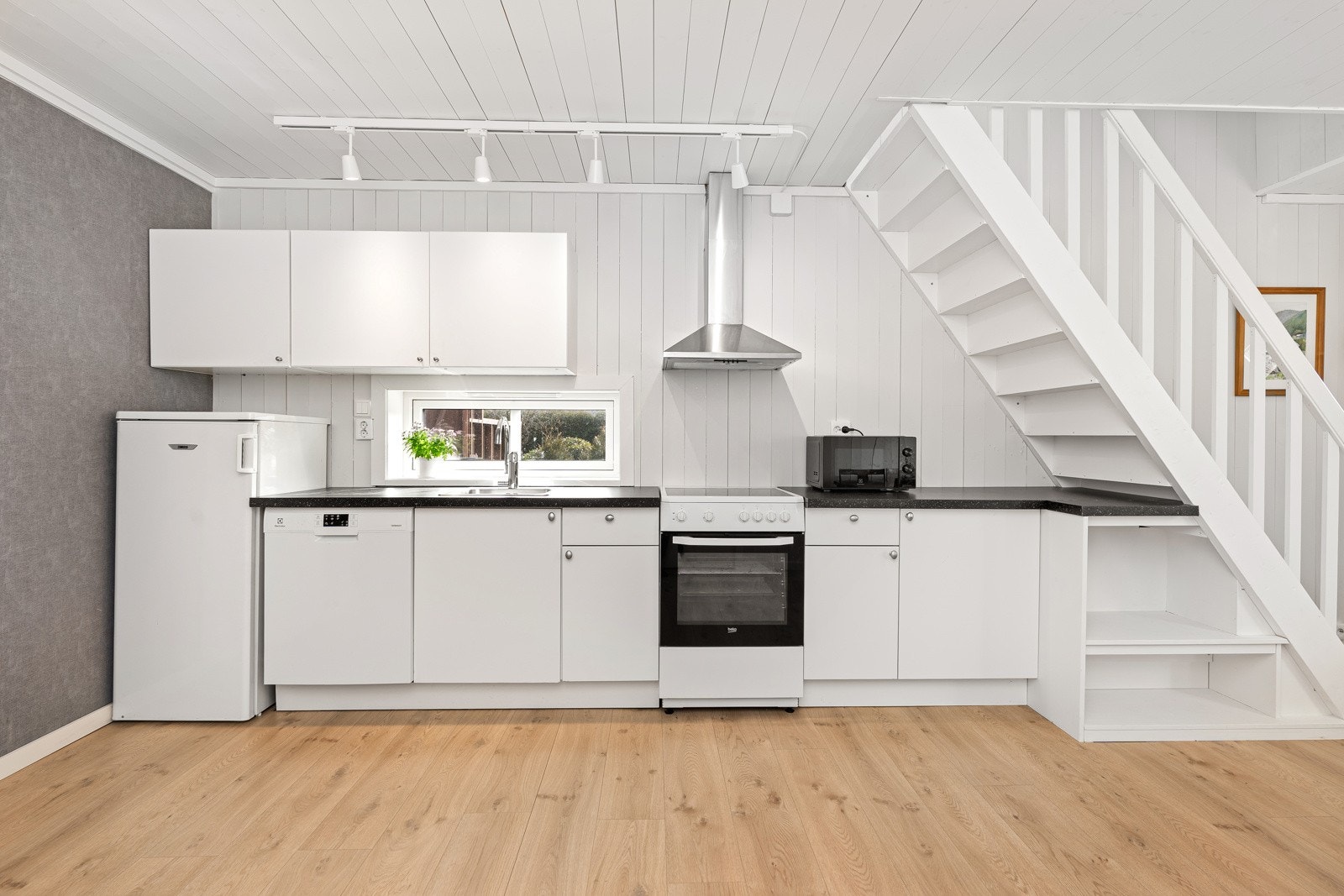 Praktikantdel - hvitevarer på kjøkken medfølger Galleribilde