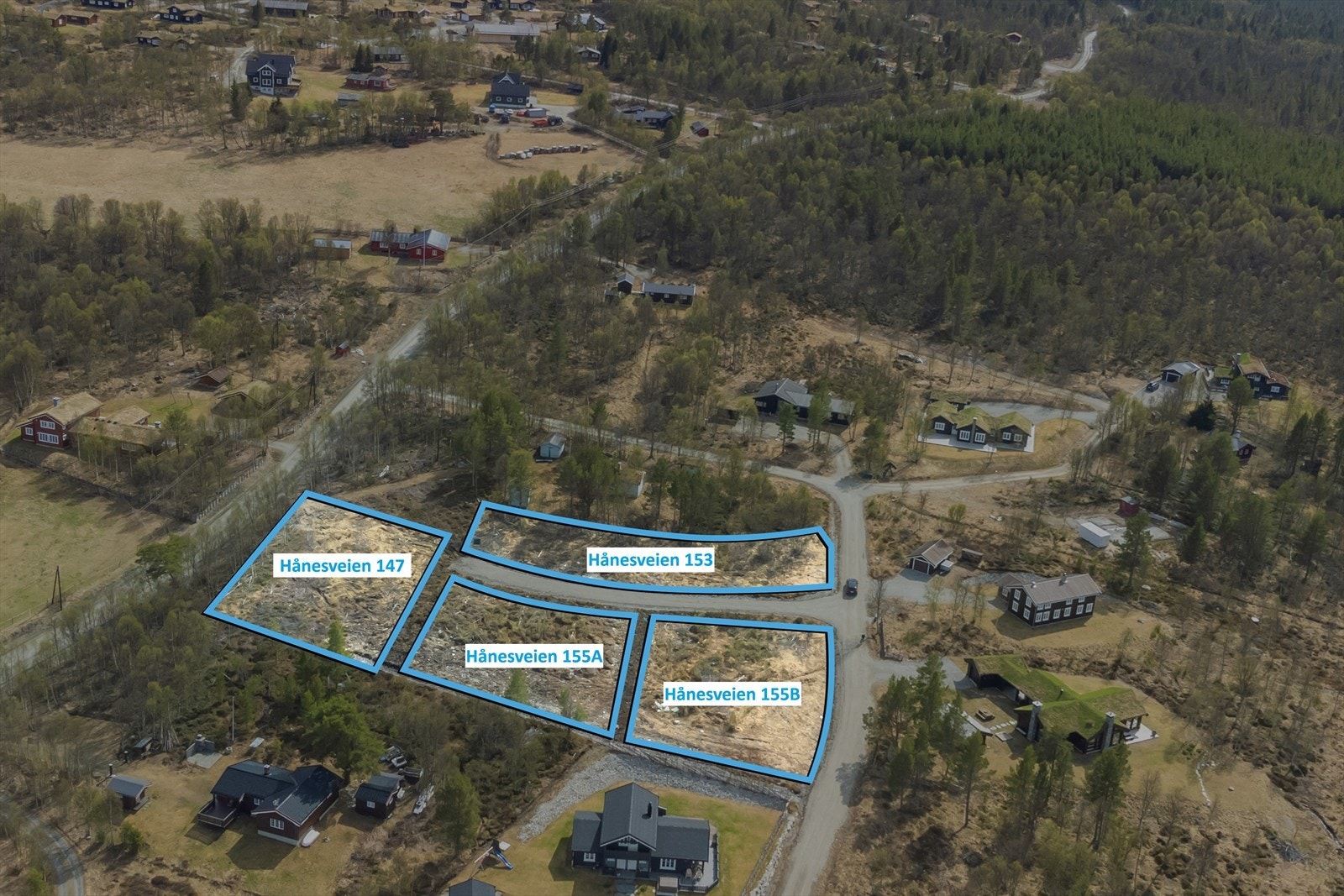Prisantydning er fra kr. 990 000,- på Hånesveien 153, til kr. 1 190 000,- på Hånesveien 147, 155A og 155B. Galleribilde