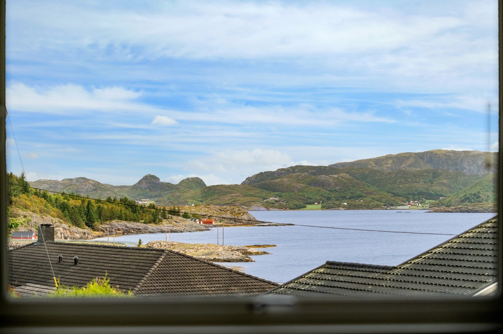 Utsikt fra boligens kjøkkenvindu. Galleribilde