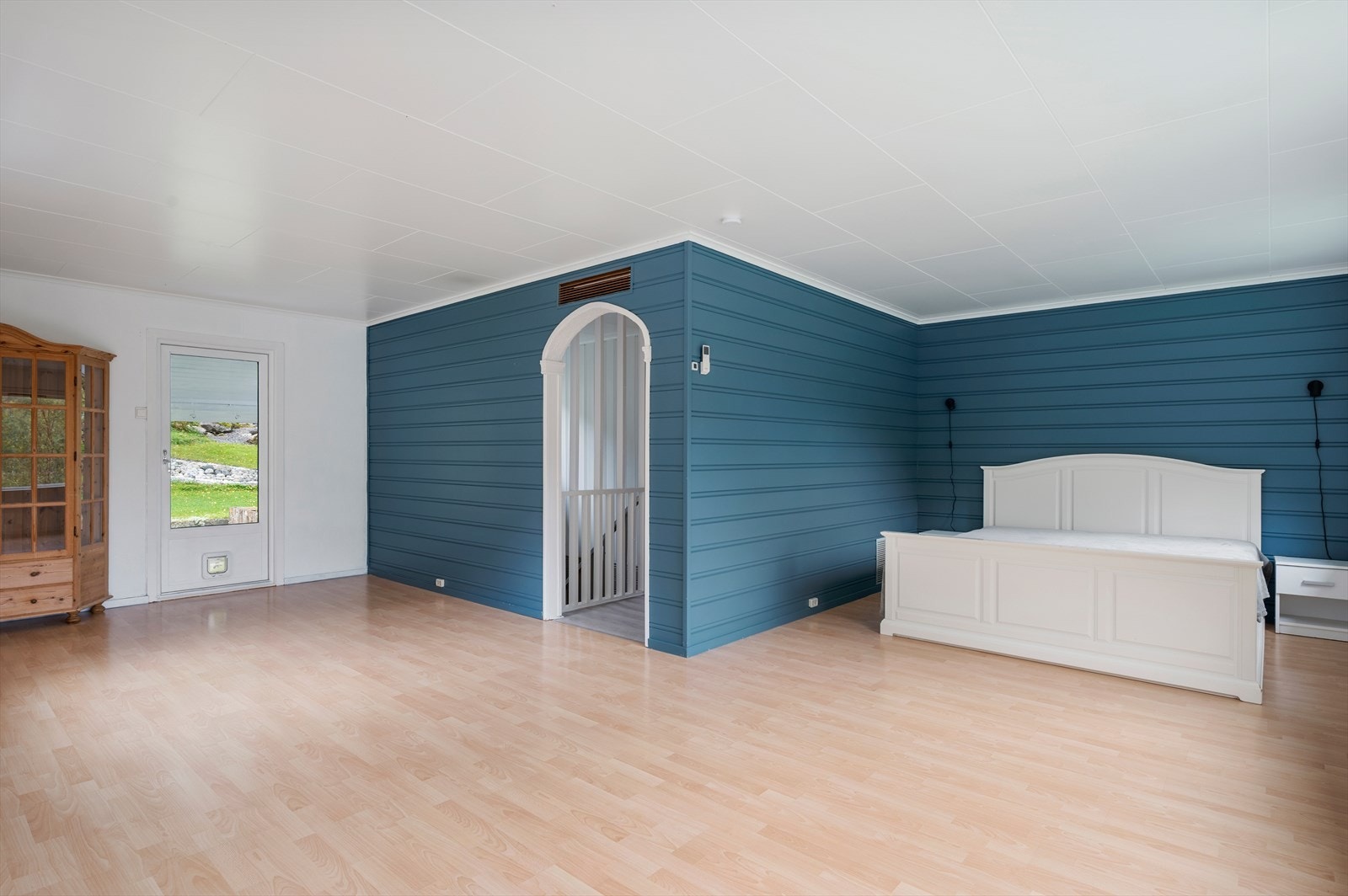 Fra stuen er det direkte tilgang til boligens romslige terasse. Galleribilde