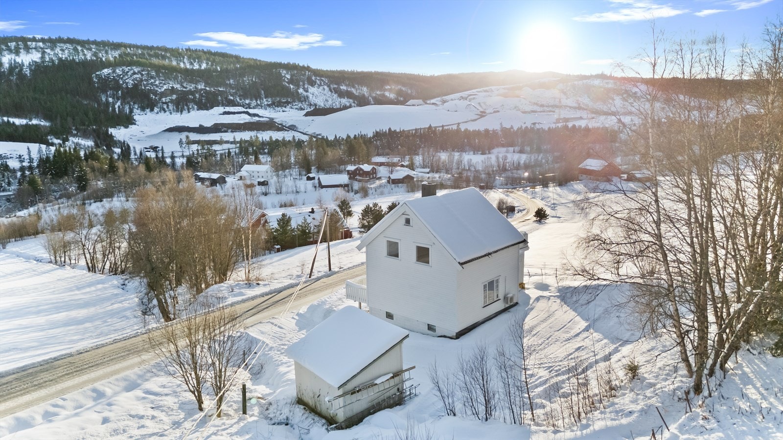 Gode solforhold og fin utsikt nytes til det fulle på en takterrasse fra 2013/2014. Takterrassen er sydvendt, og måler ca. 16 kvm. Galleribilde