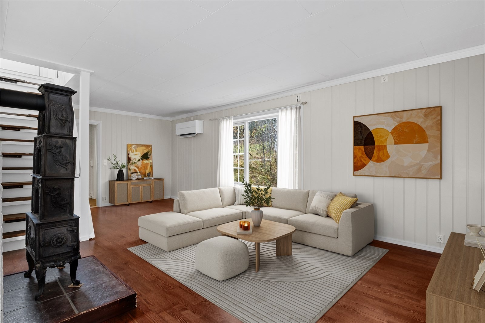 Det ble montert en luft-til-luft varmepumpe i stuen i 2019. Galleribilde