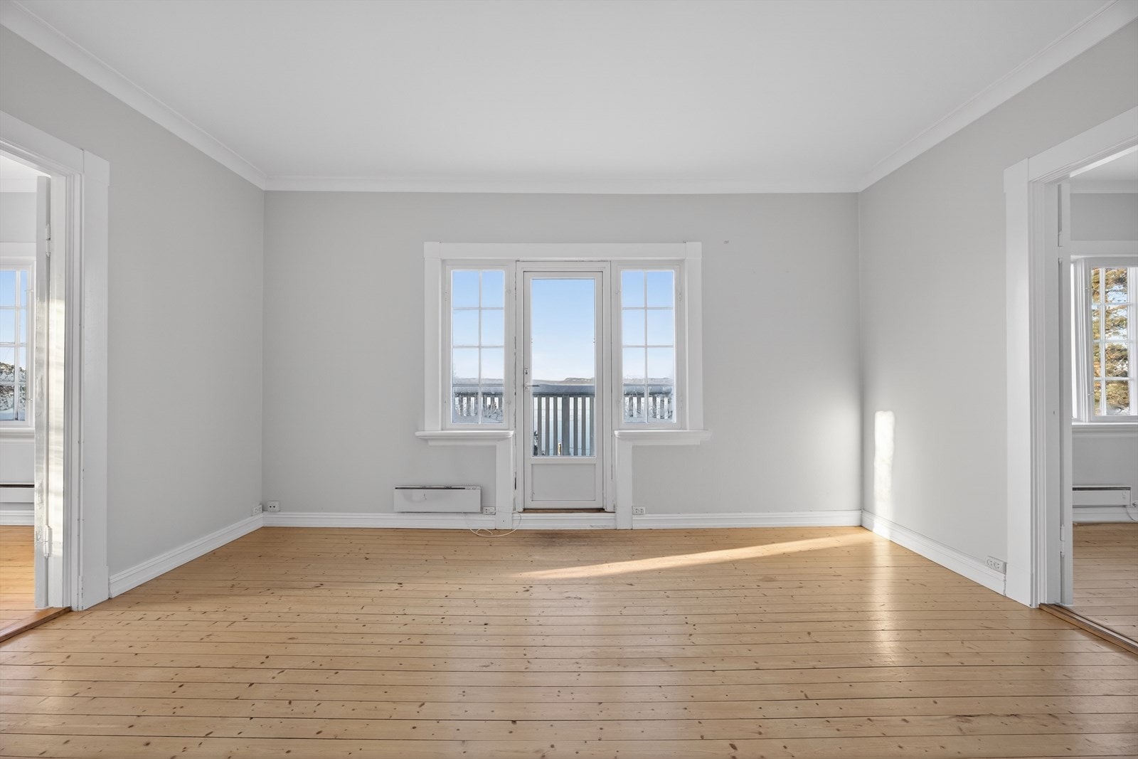 Stue med utgang til balkong 2. etg. Galleribilde