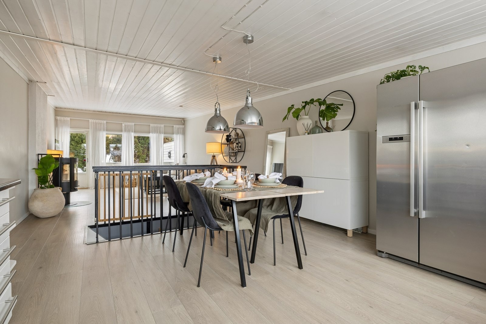 I tilknytning til kjøkkenet, kan spisebord enkelt plasseres - her kan gode måltider nytes. Galleribilde