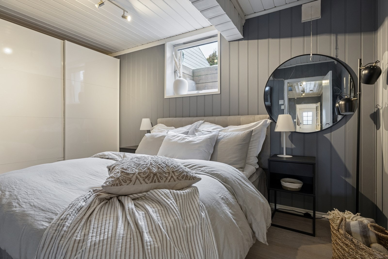 Soverom II. Rommet ikke er godkjent for varig opphold, se mer pkt. ferdigattest. Galleribilde