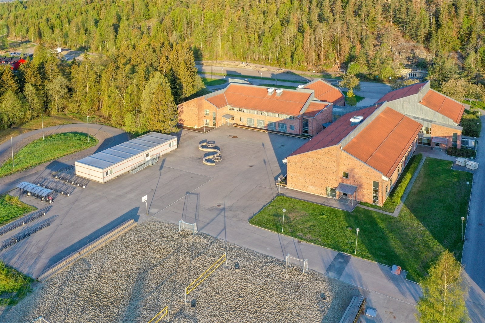 Tæruddalen ungdomsskole. Galleribilde