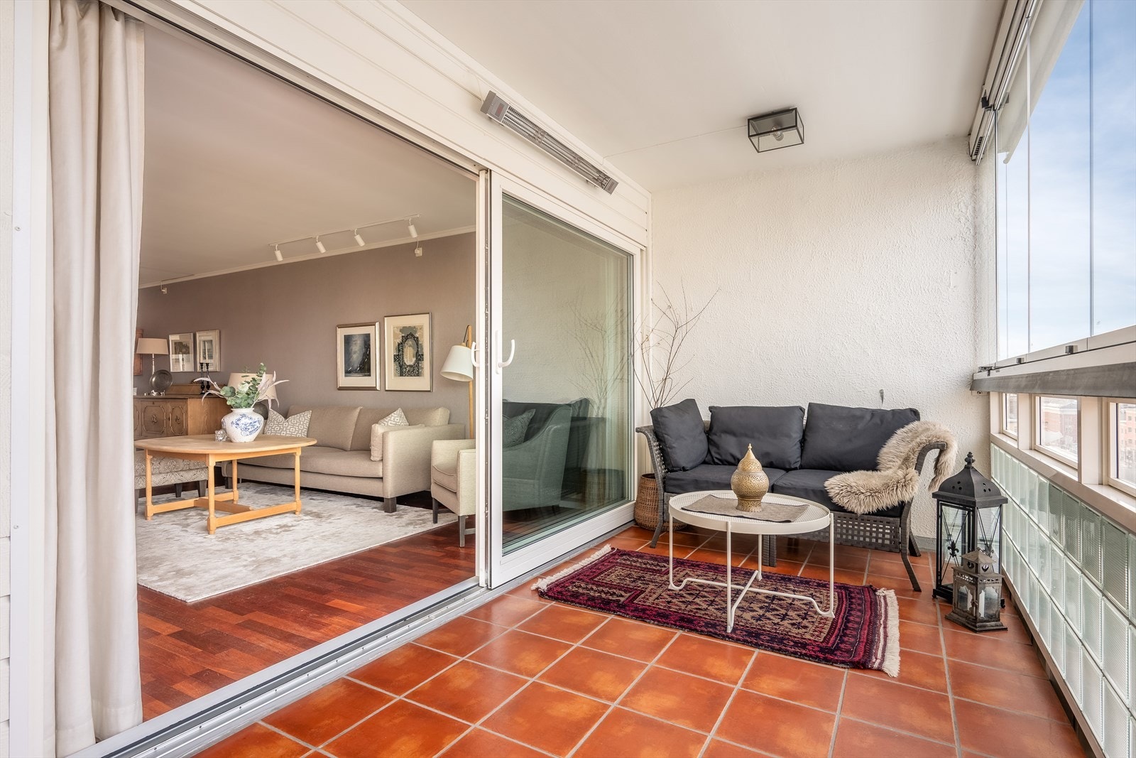 God plass til sittegruppe. Galleribilde