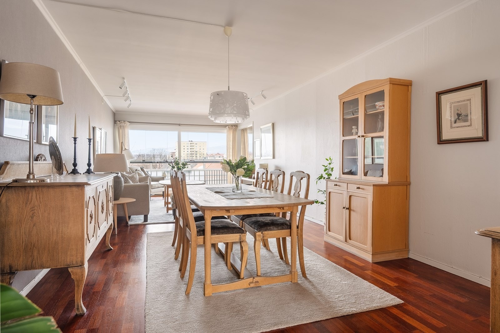 Her er forholdene perfekte for å invitere venner og familie til hyggelige middager og sosiale kvelder Galleribilde