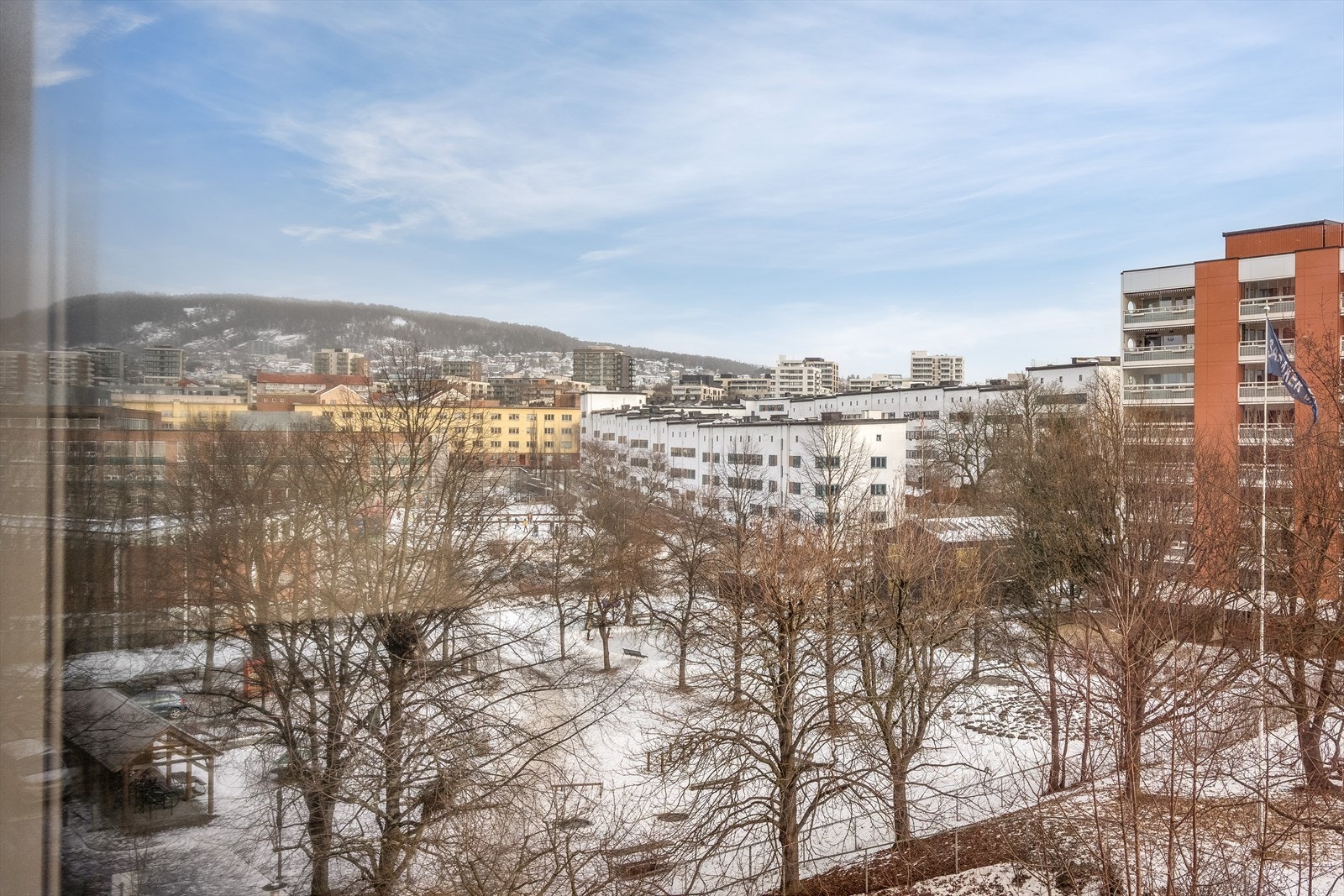Begge rom vender ut mot et stille og rolig område, som gir gode boforhold. Galleribilde