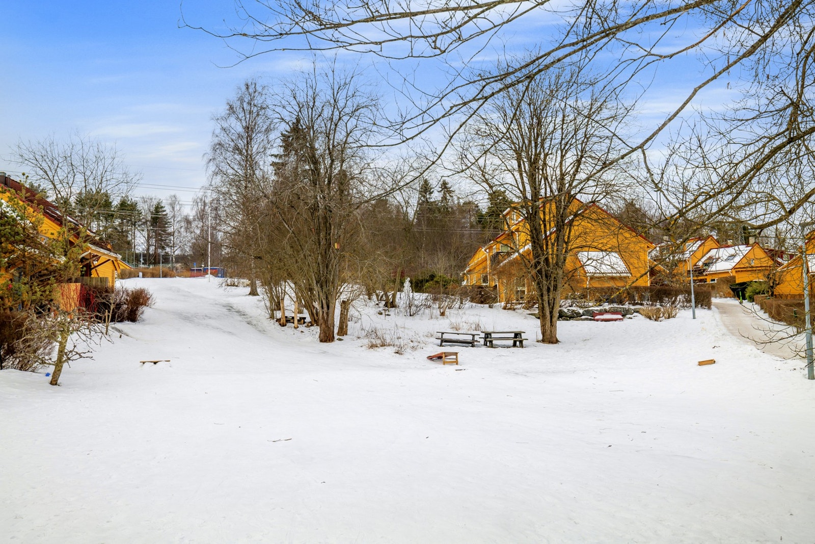 Vinterstid den perfekte akebakke, som er et samlingspunkt for barna i området. Galleribilde