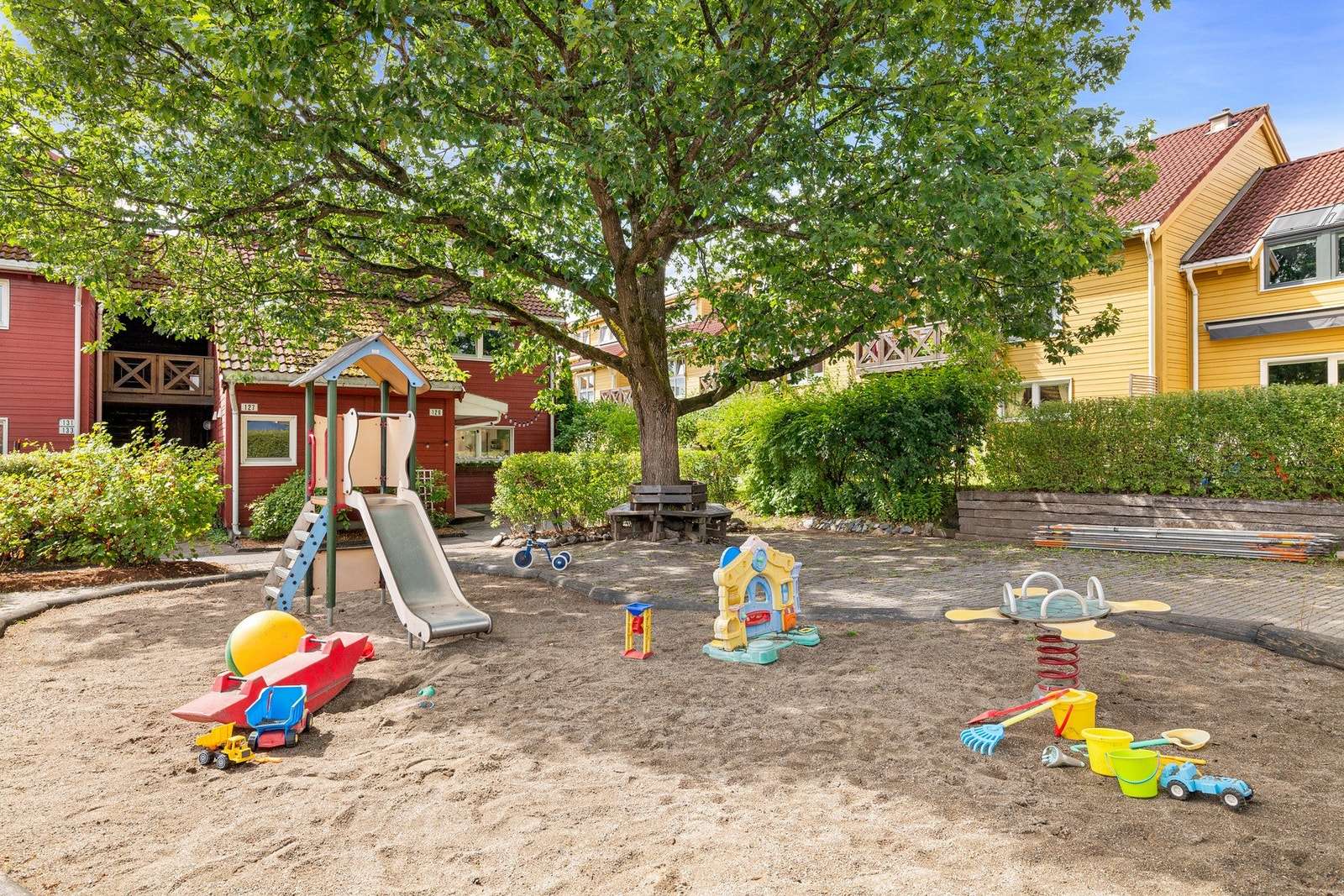 Lekeplass for de minste like utenfor døren. Galleribilde