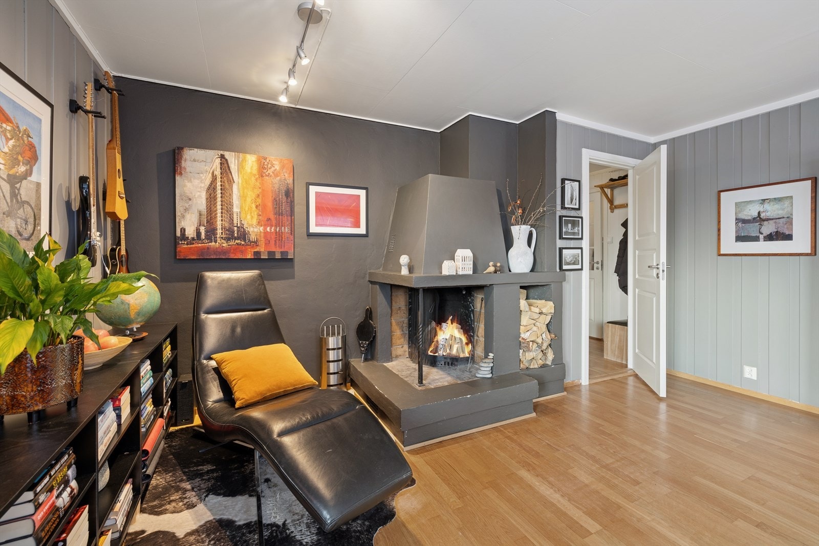 Det er en stemningsfull peis som bidrar til ekstra hygge på kalde vinterdager. Galleribilde