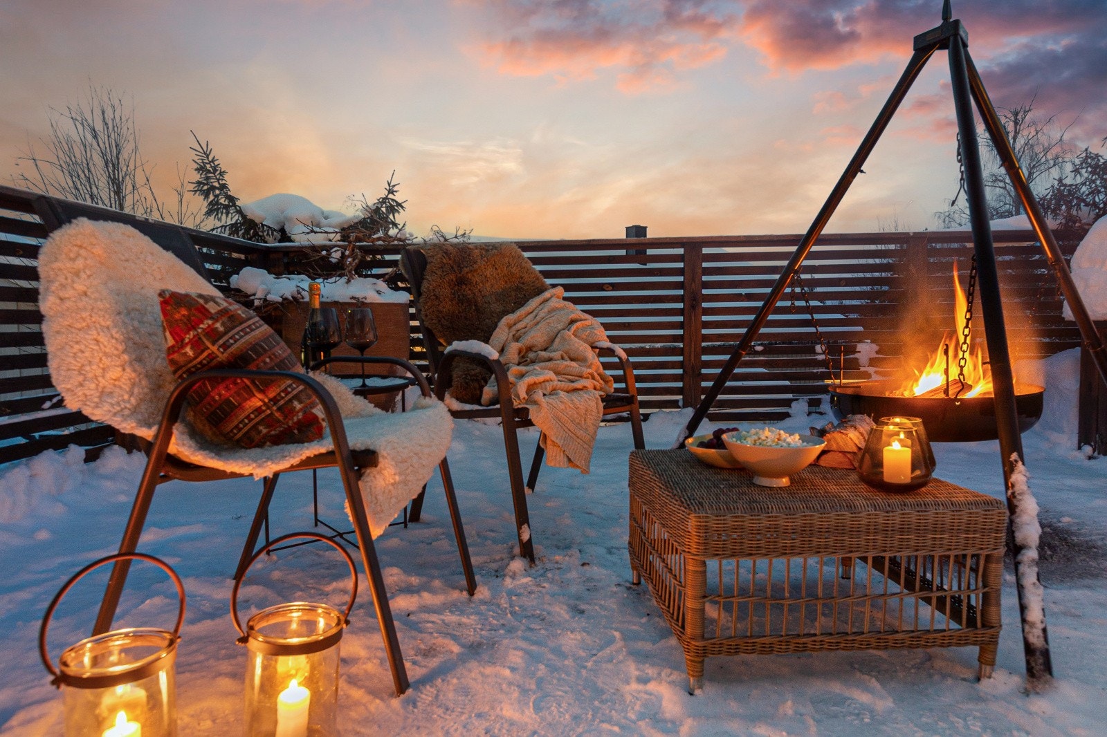 Videre byr terrassen på rikelig med plass til utemøblement, slik at du enkelt kan etablere flere hyggelige soner for både avslapning og sosiale sammenkomster. Galleribilde