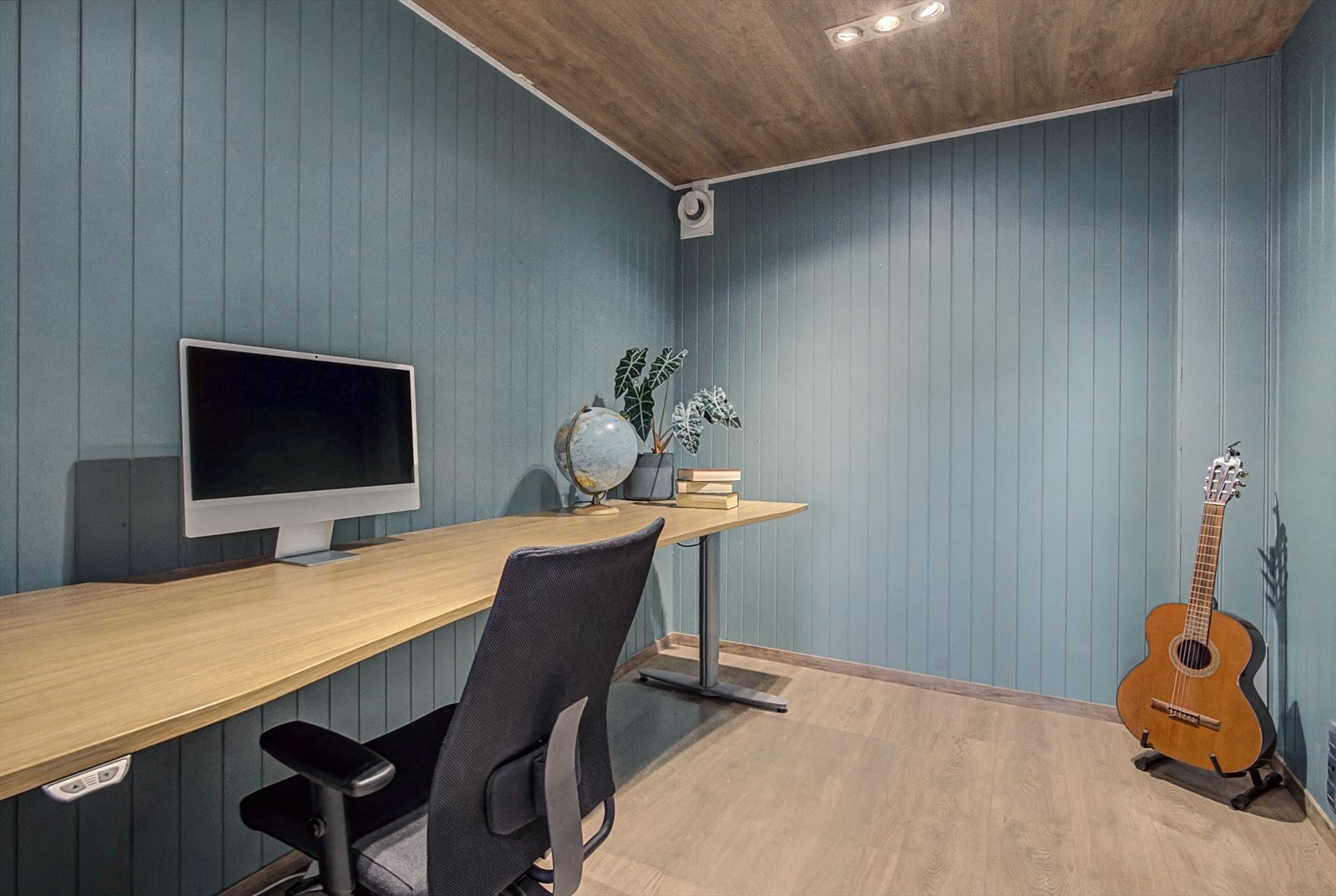 Innerst i underetasjen ligger et kontor / hobbyrom (ca. 6,6 m²). Galleribilde