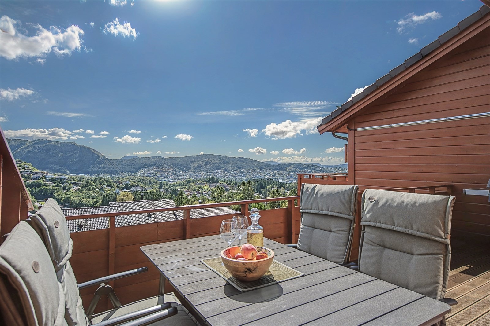 Velkommen til Bruskedalsreset 143, presentert av EiendomsMegler 1 v/ Andreas Grimstad Salbu Galleribilde