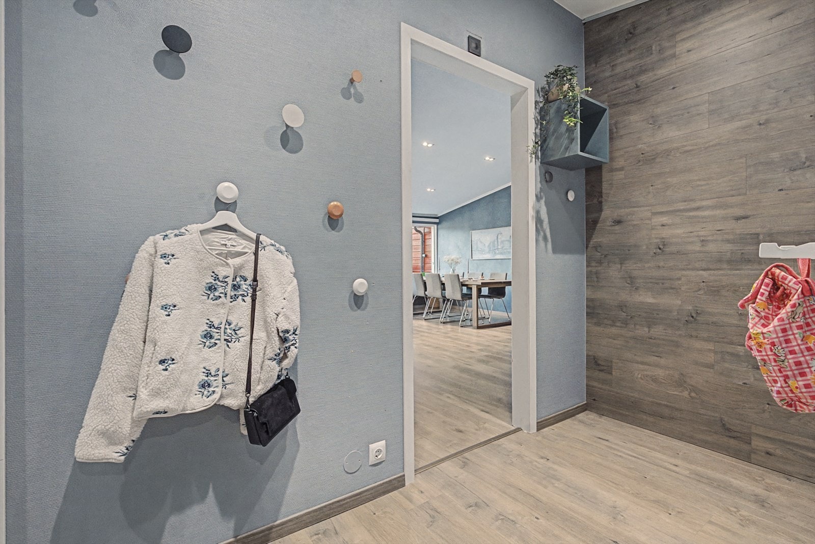 Her er vi tilbake i entréen i 1. etasje. Galleribilde