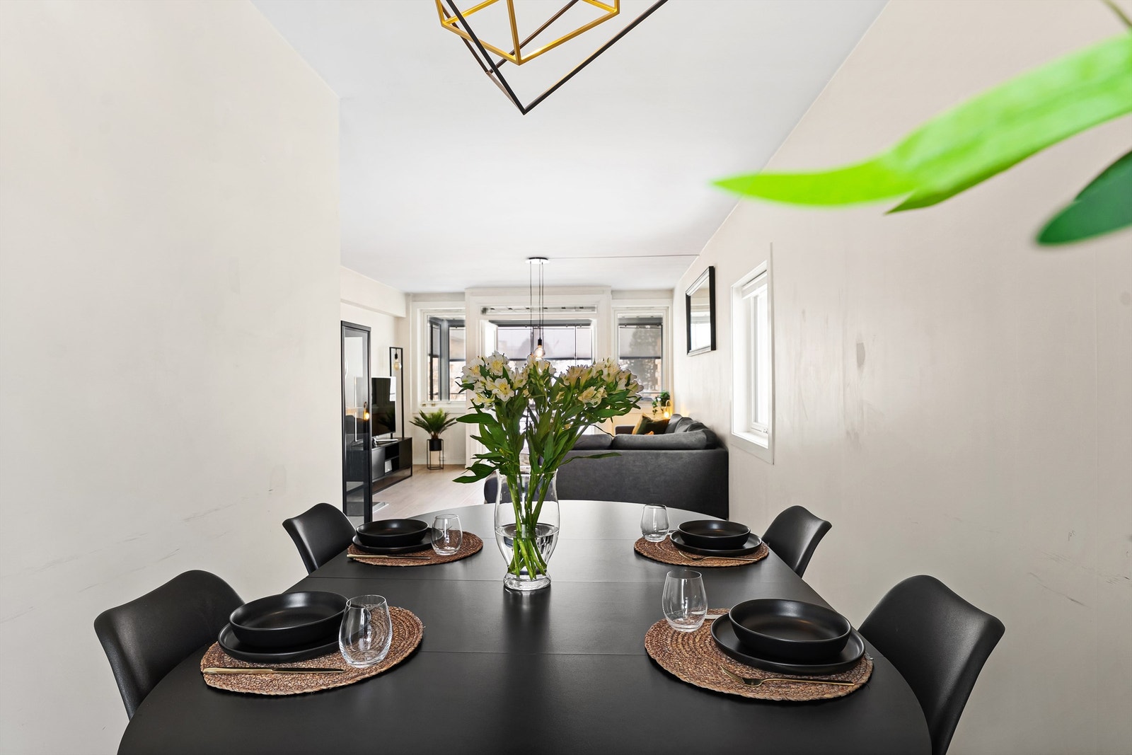 Spisegruppe i stue som flere har omgjort til soverom nr. 3 Galleribilde