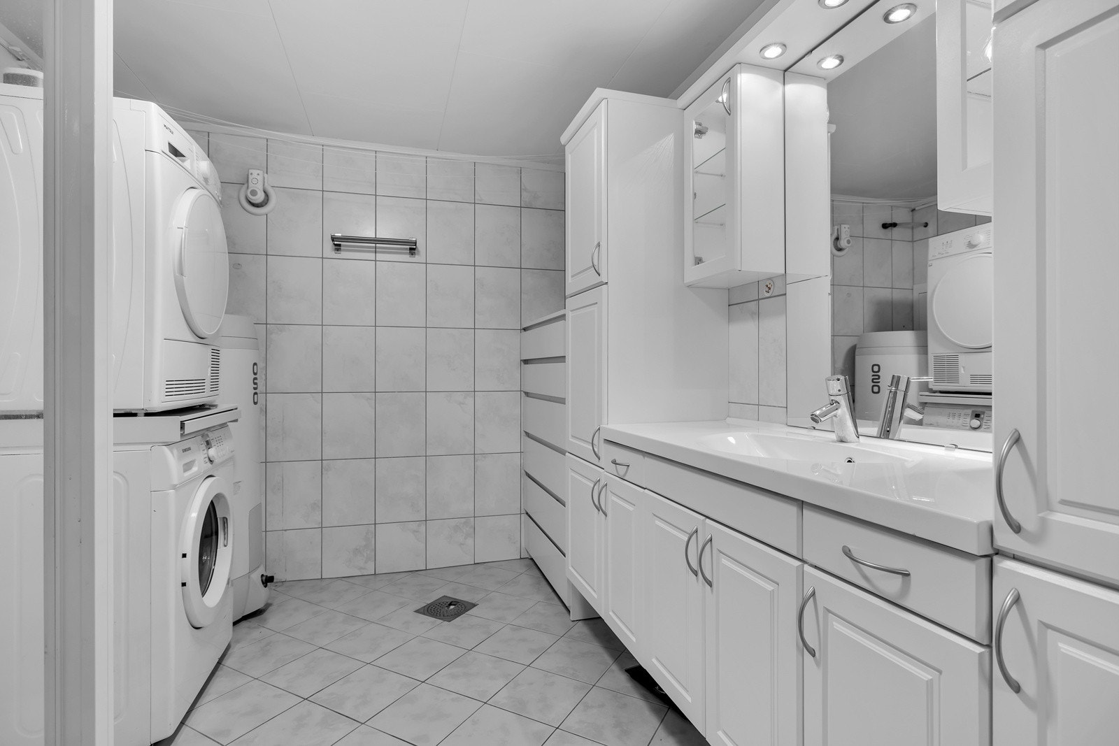 Flislagt bad med varme i gulv. Galleribilde