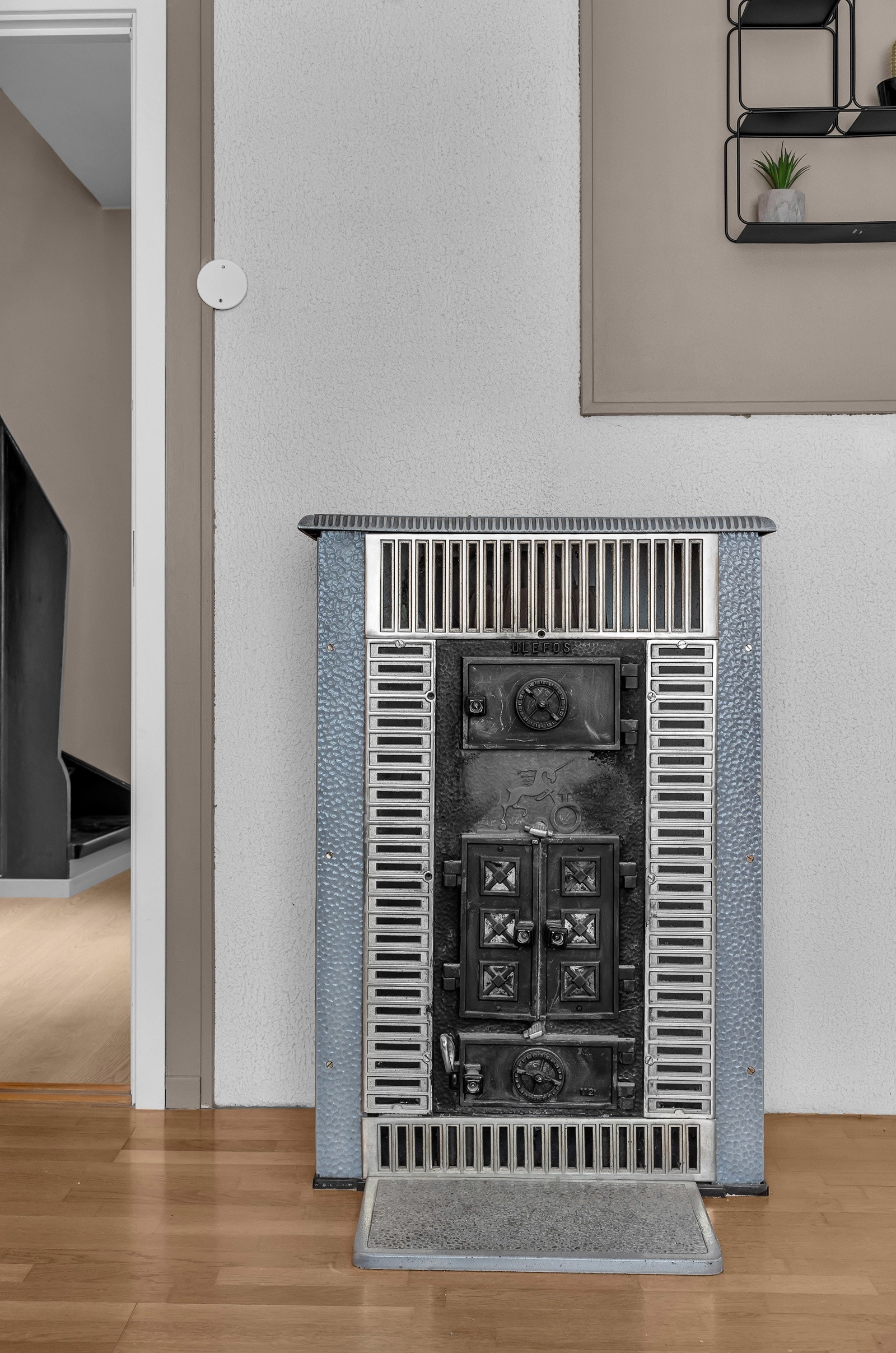 Vedfyring til kalde vinterdager. Galleribilde