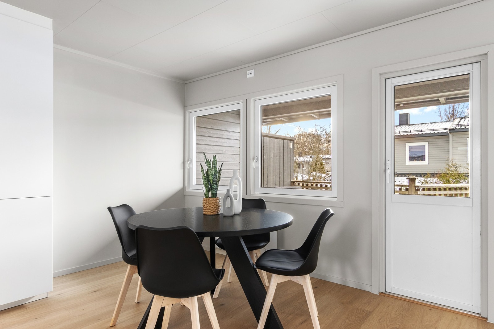 Utgang til balkong. Galleribilde