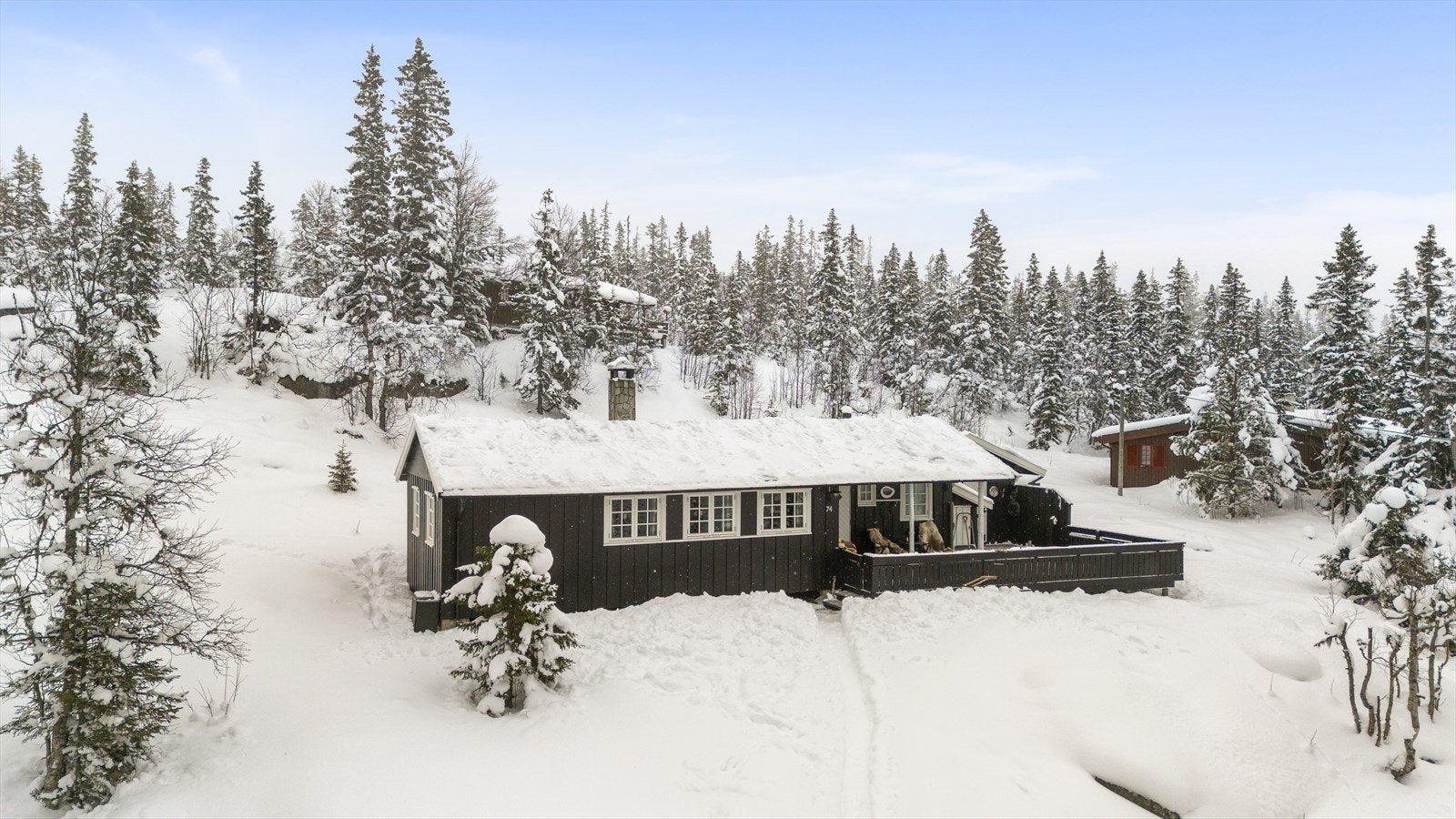FasadeTomas Urbanik ønsker velkommen til Øvre Sjusjøåsen 74! Galleribilde