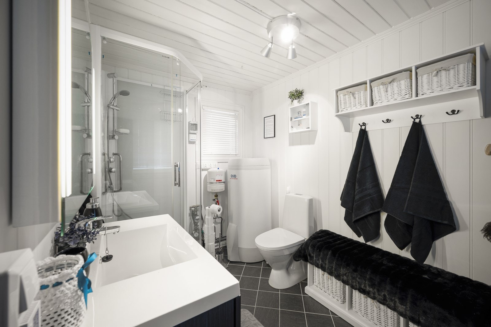 Fliser på gulv med varmekabler og Galleribilde