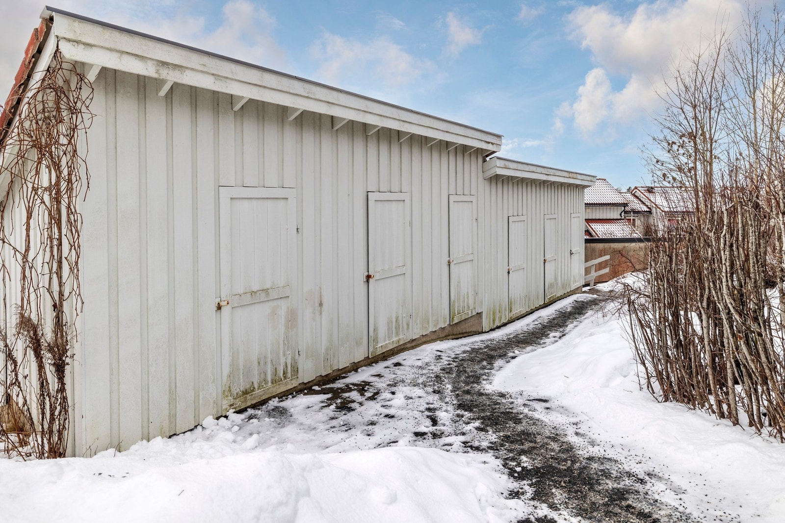 Det er gode oppbevaringsmuligheter med både innvendig bod samt en utvendig bod på ca. 4 kvm. Galleribilde