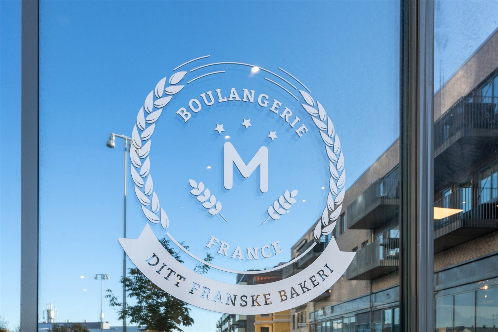 Her ligger også det populære bakeriet Boulangerie. Her serveres det også nydelig pizza. Galleribilde