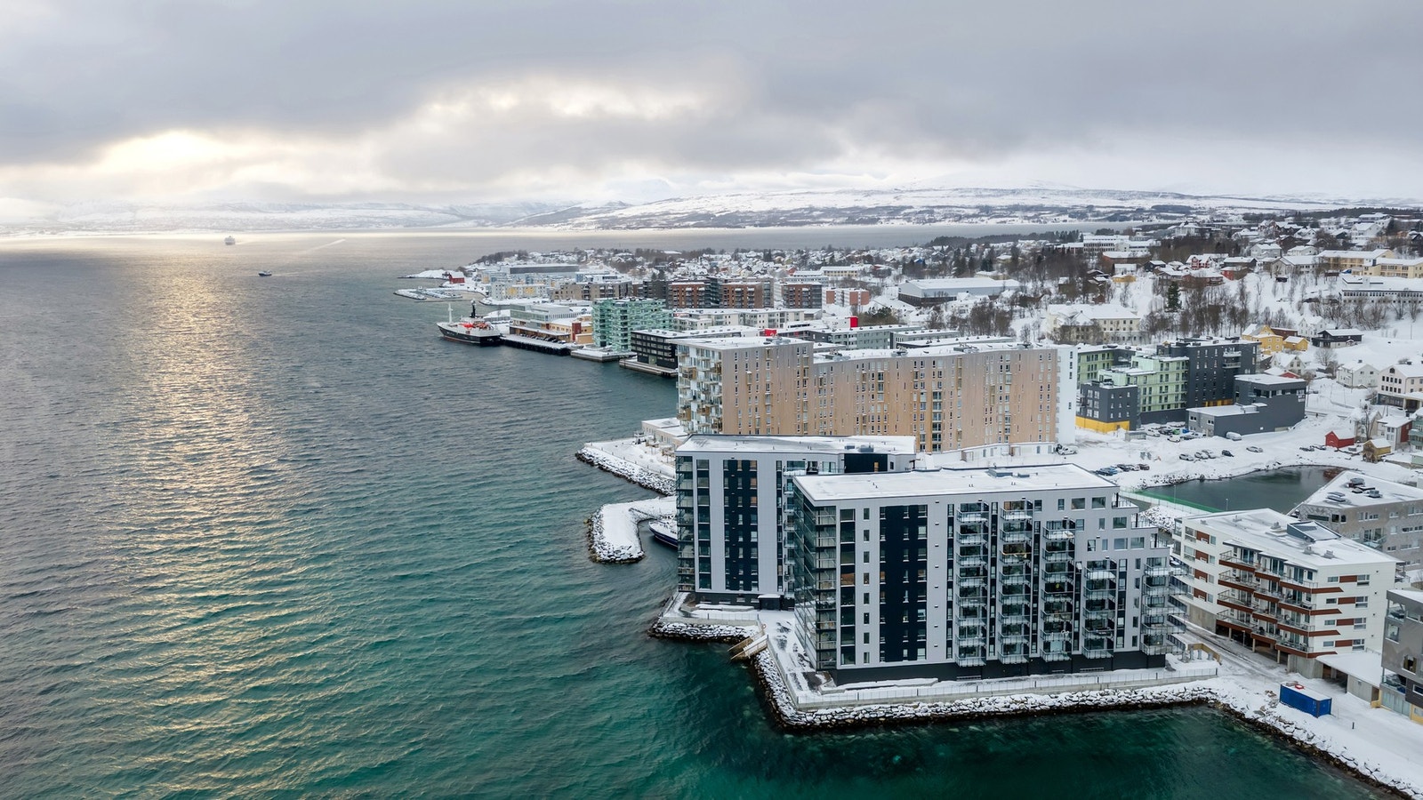 Her vil du/dere bo på Ytre Strandkanten - attraktivt og sentralt boligområde sør for Tromsø sentrum. Galleribilde