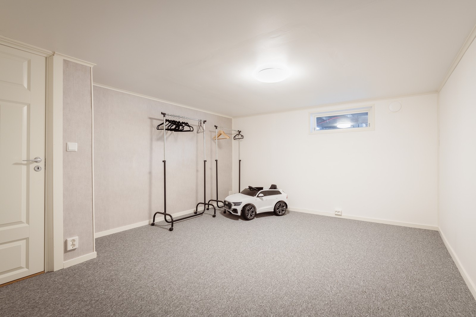 Kjelleren er innredet og gir masse ekstra plass i boligen Galleribilde