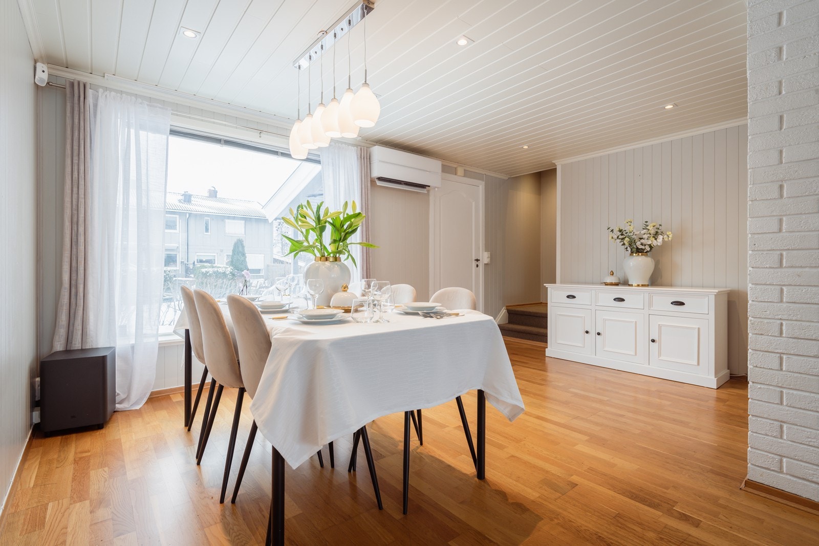 God plass for spisegruppe Galleribilde