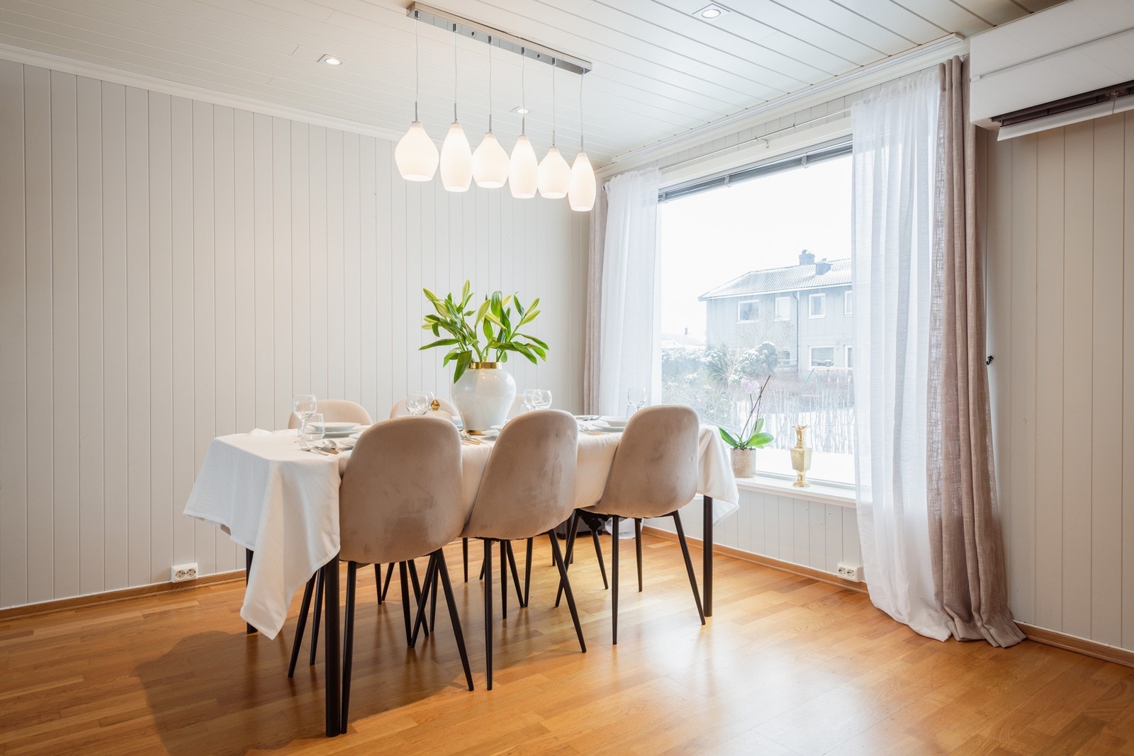 Masse naturlig lys inn Galleribilde