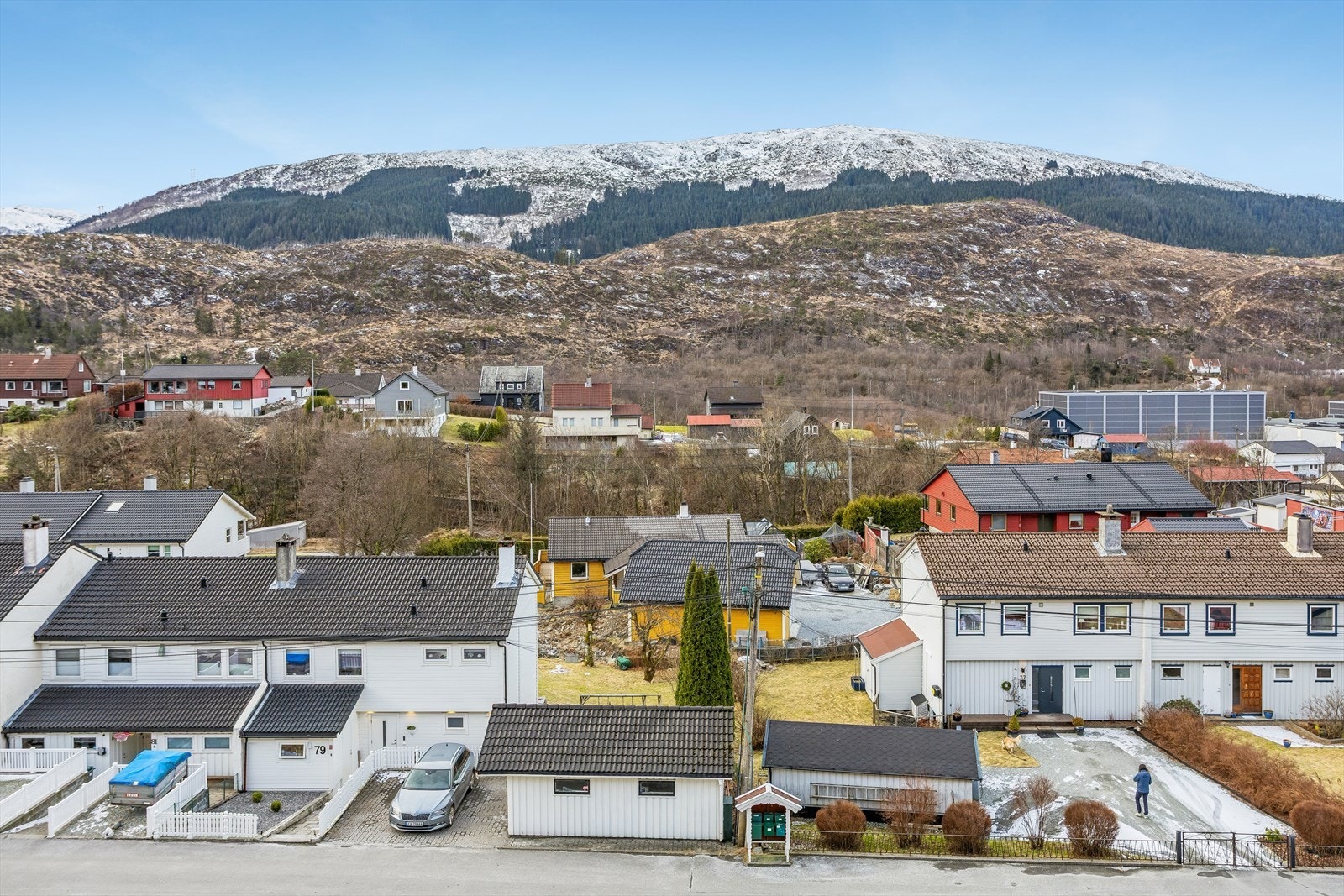 Beliggenheten på Arnatveit er i et veletablert og barnevennlig boligområde med rolige omgivelser. Galleribilde