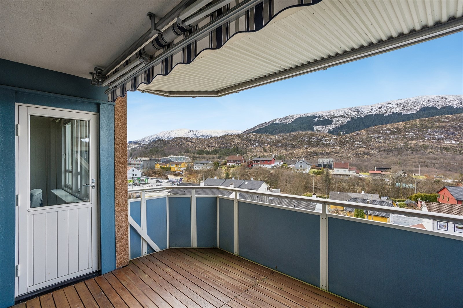 Balkongen er en fin forlengelse av stuen på varme dager. Galleribilde