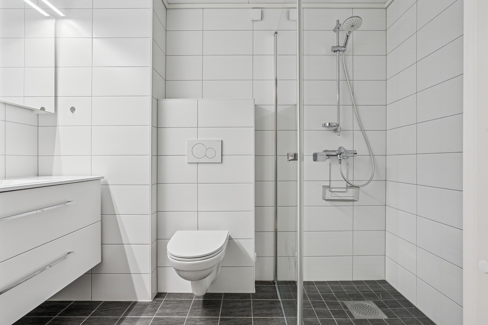 Lekkert bad som ble oppgradert i 2020/2021 i regi av borettslaget. Galleribilde