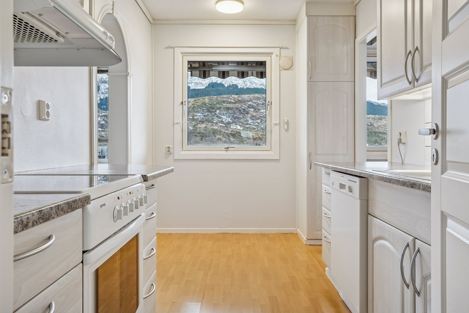 Leiligheten er utstyrt med et balansert ventilasjonsanlegg fra 2021, som sikrer et godt inneklima. Galleribilde