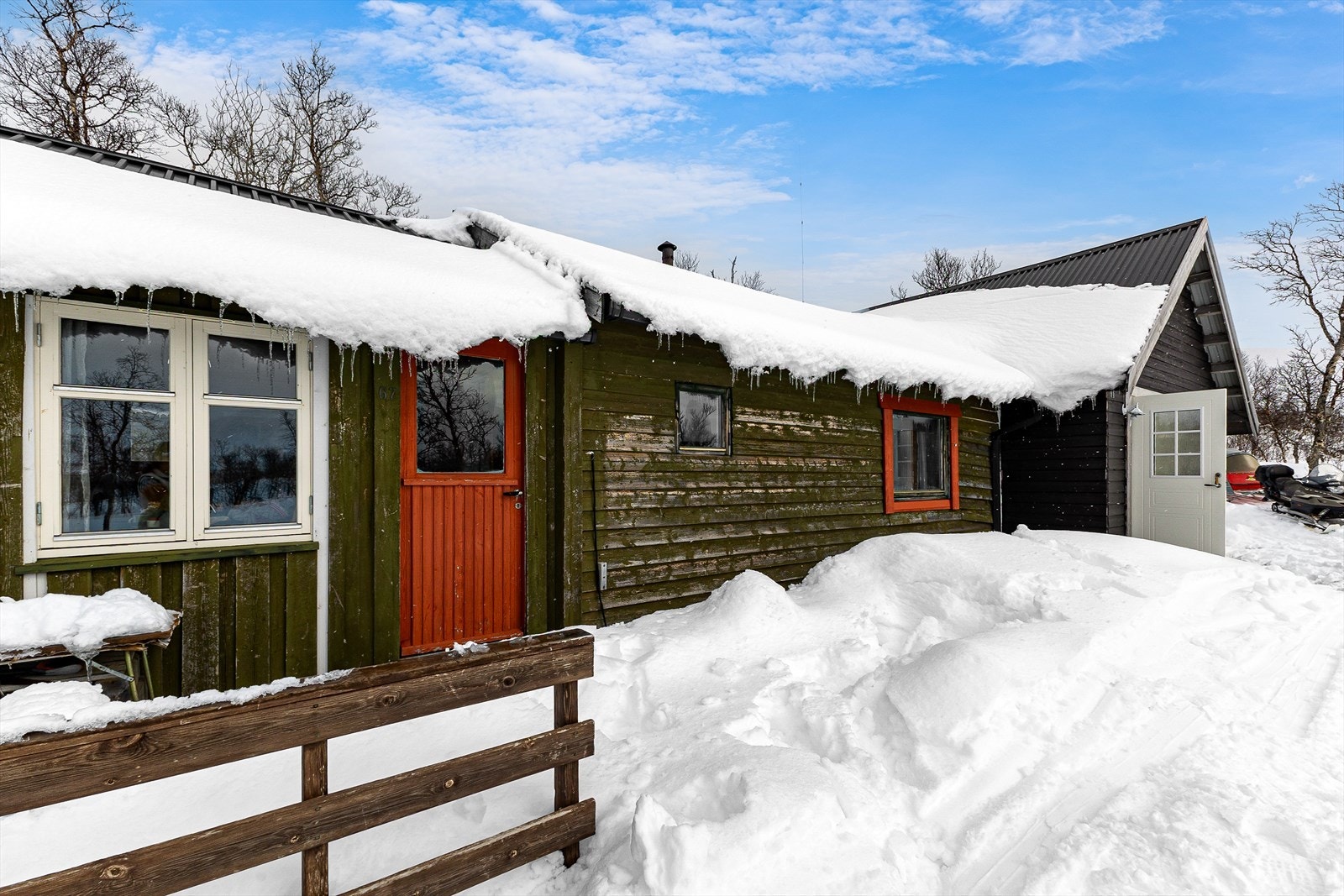 Hytta har blitt forsøkt jevnlig vedlikehold, men har behov for ytterlig vedlikehold og arbeider. Galleribilde