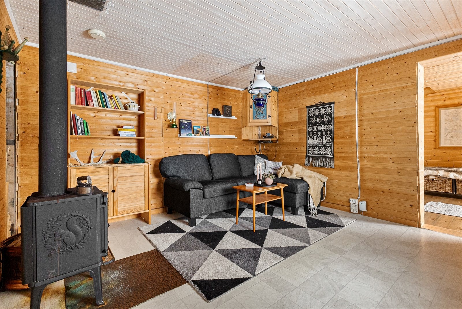 Stuen er av god størrelse med flere møbleringsmuligheter. Galleribilde