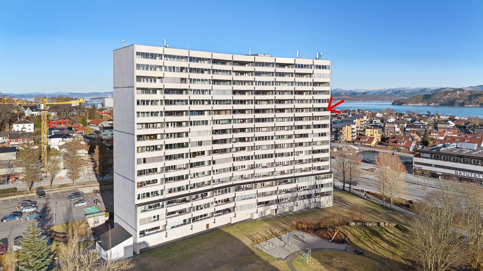 Dette er en gjennomført bolig med god planløsning, et moderne uttrykk og en praktfull utsikt mot Gandsfjorden. Galleribilde