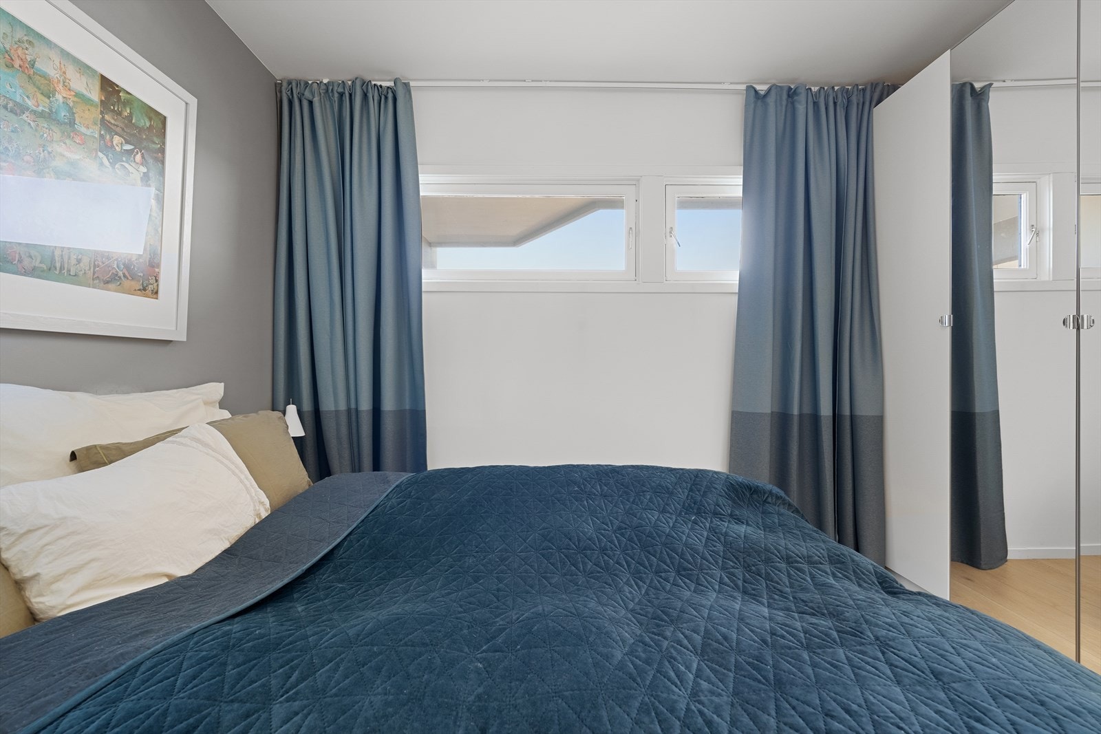 Tidsriktig fargevalg på vegg. Galleribilde