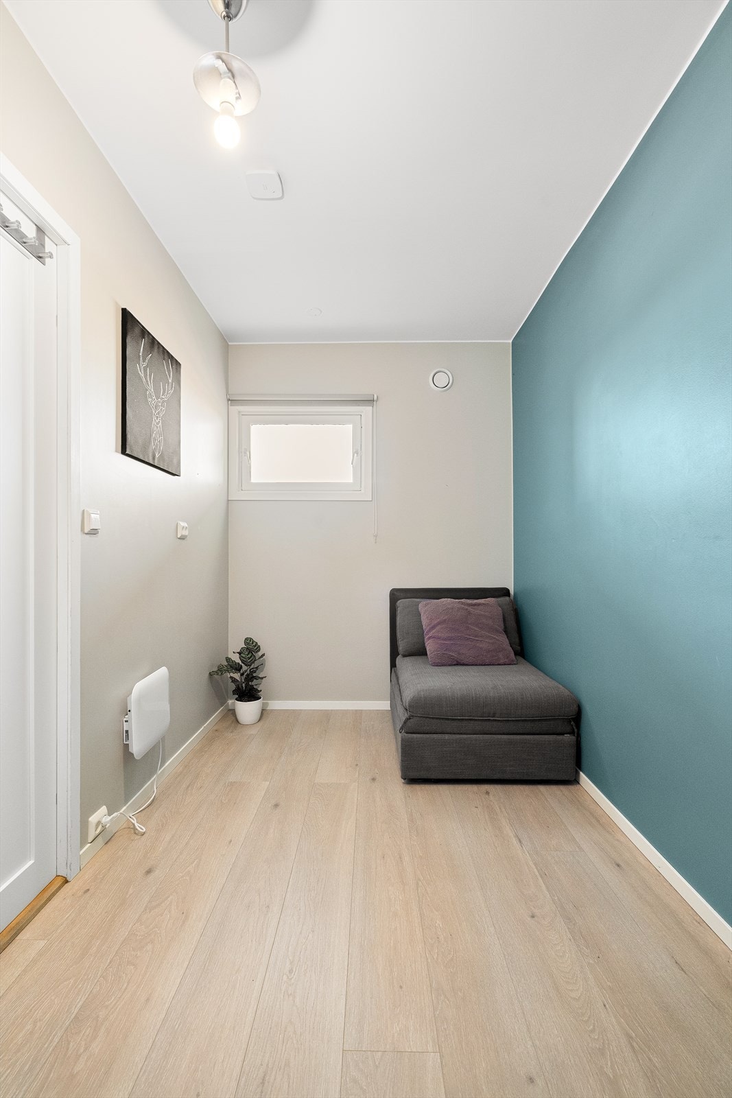 Alle innvendige dører er kompakte og ble nyinstallert i november-desember 2025. Galleribilde