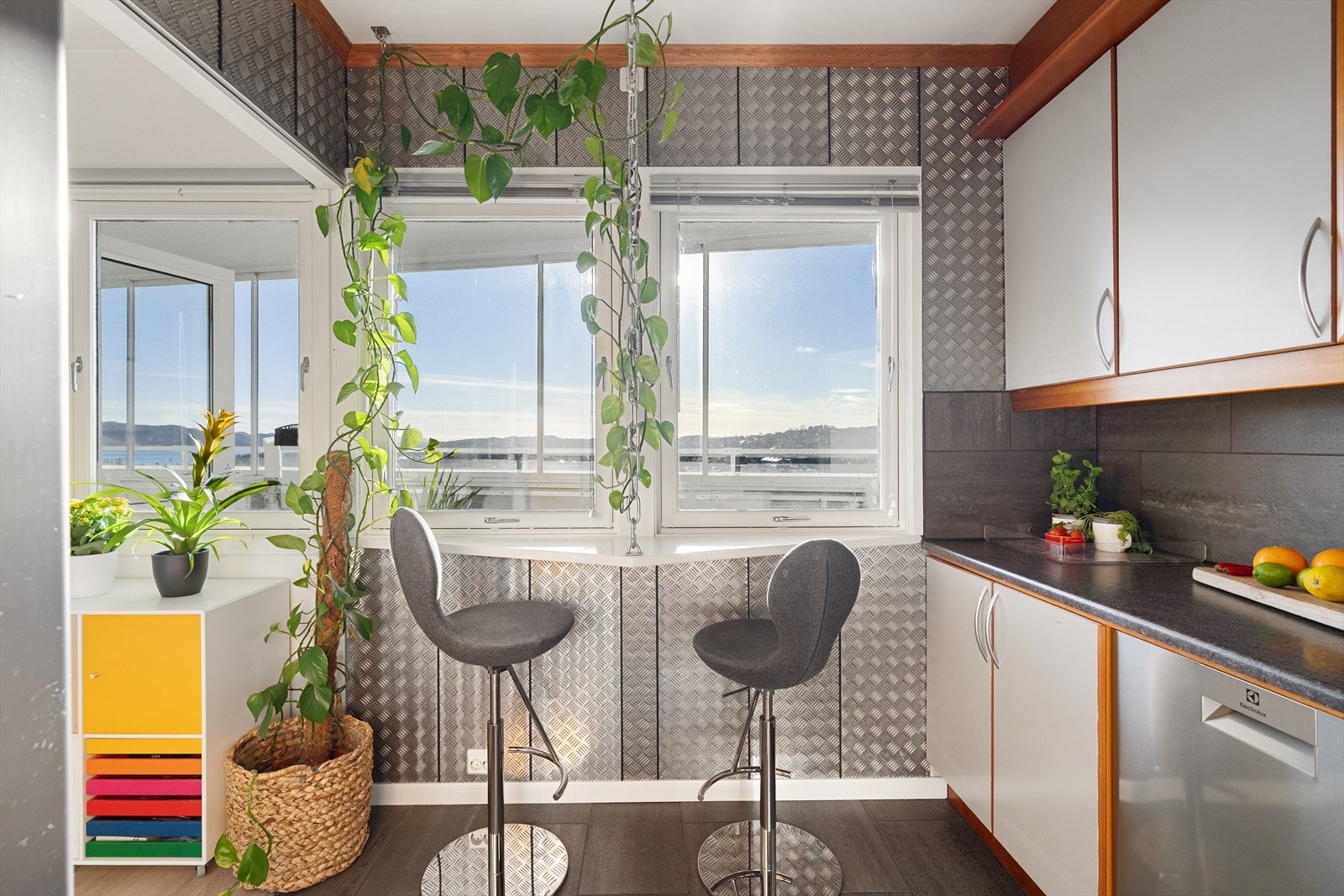 Flott utsikt fra kjøkken. Galleribilde