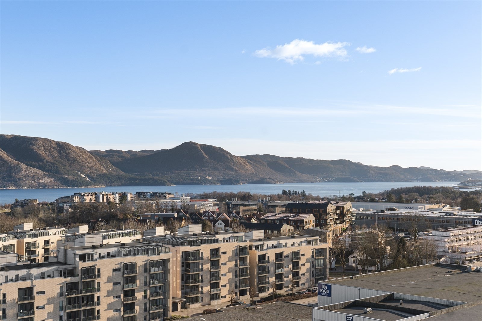 Gulaksveien 2 er en flott, modernisert andelsleilighet beliggende i et etablert og barnevennlig boligområde på Mariero/Kristianslyst. Galleribilde