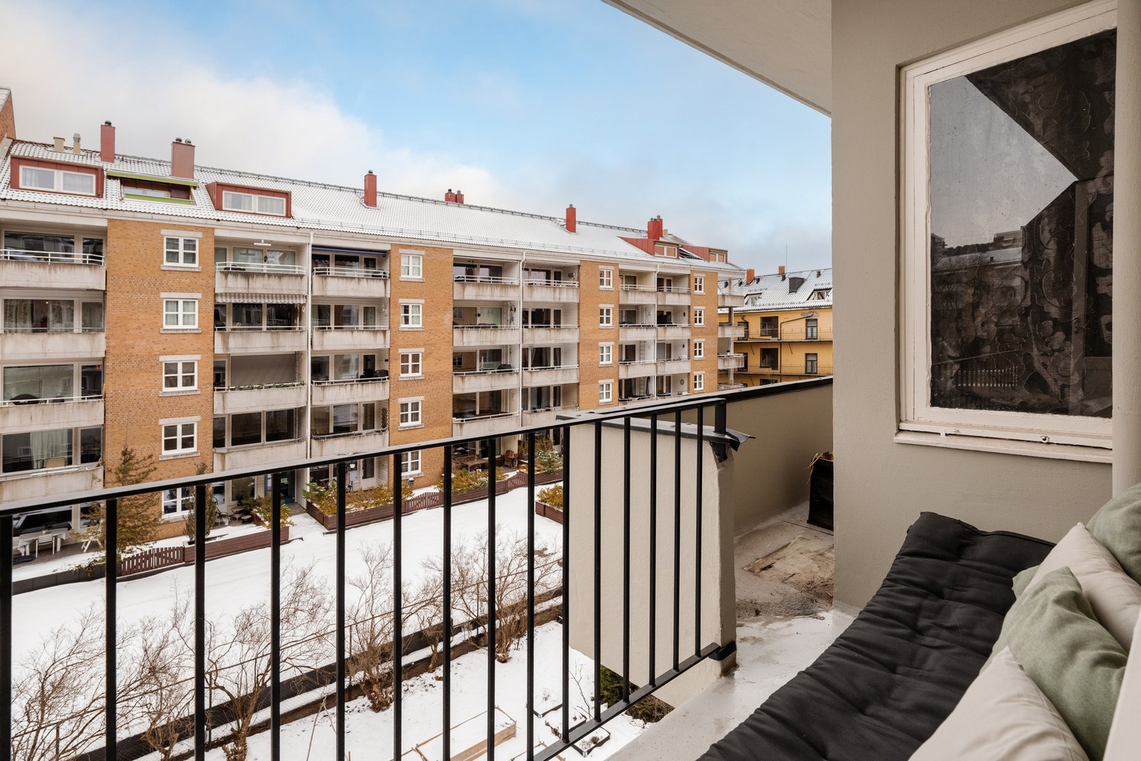 Fra soverommet er det utgang til østvendt brannbalkong. Galleribilde