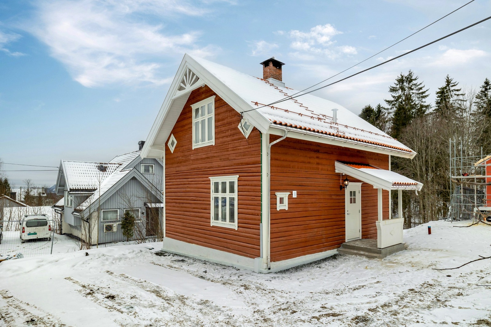 Parkering rett utenfor boligen. Galleribilde