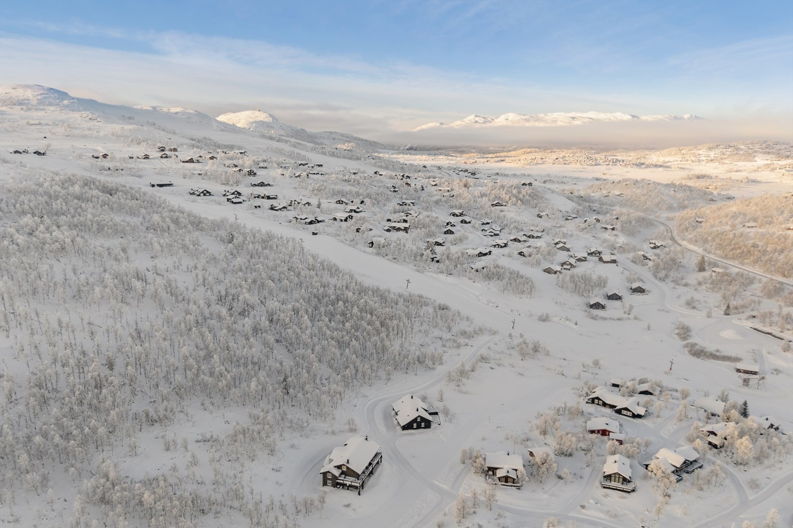 Heimvegli og Rauland er en fritidsdestinasjon for deg som vil ha ekte fjellfølelse - hele året. Her møtes vidde og alpinbakker, langrennsløyper og lune setertun, i et landskap som inviterer til både aktivitet og ro. Galleribilde