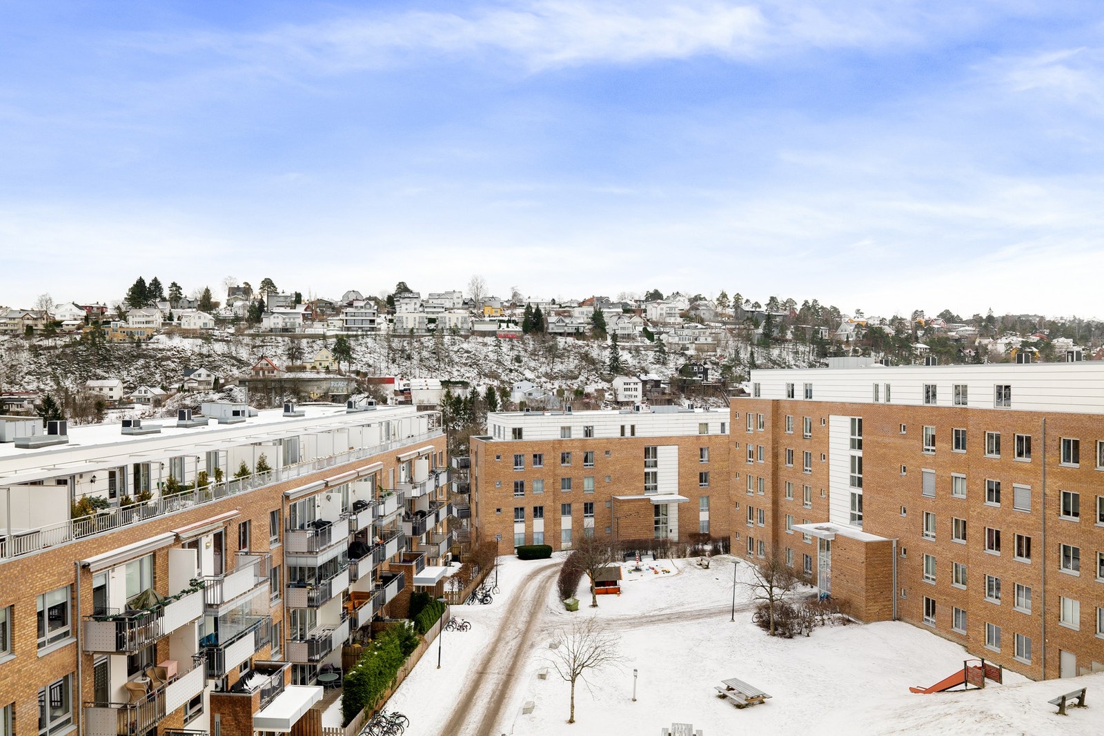 Ligger høyt og luftig med begrenset direkte innsyn. Galleribilde